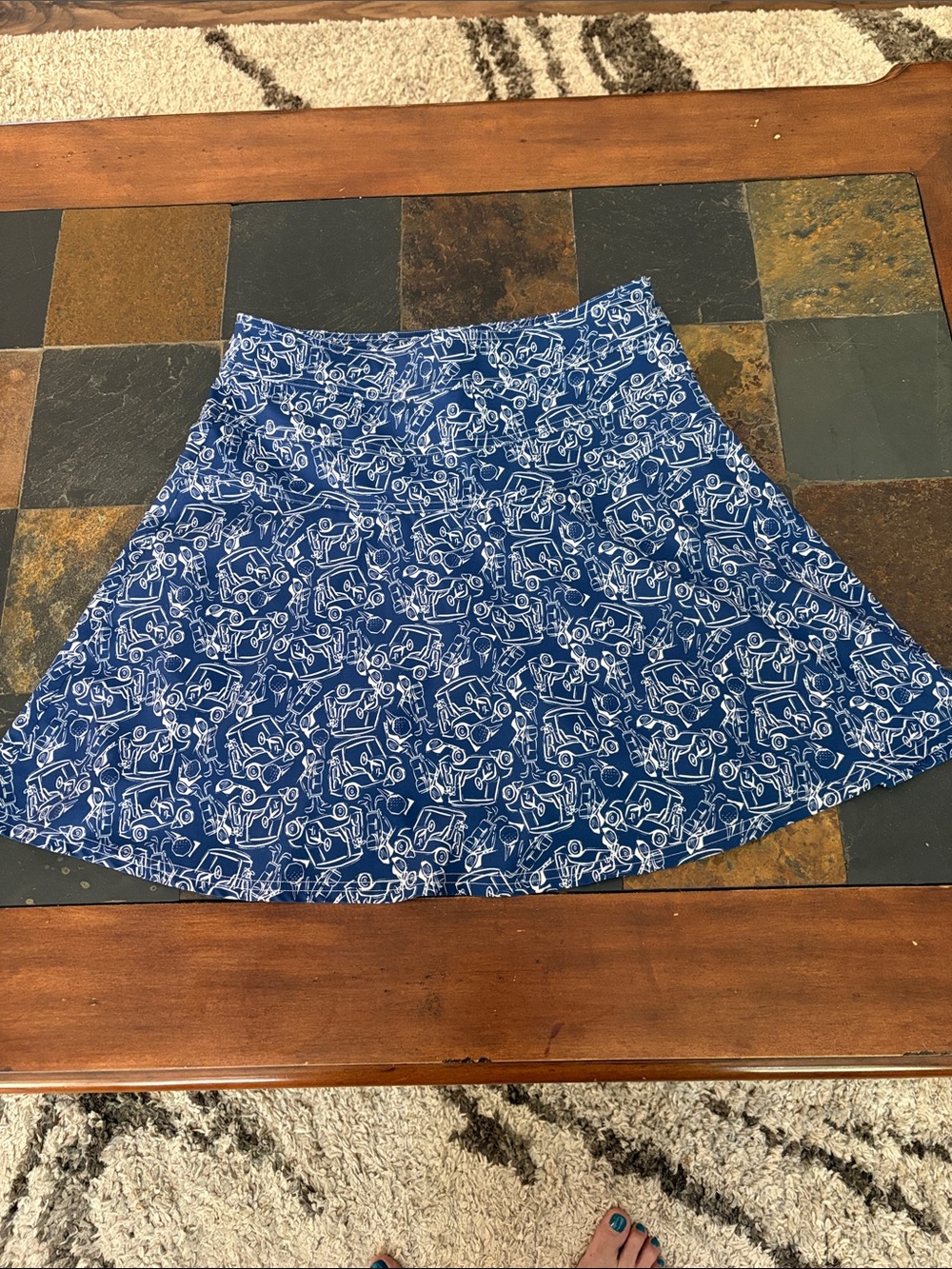 Women’s Blue Printed A-Line Skort with Abstract White Golf Motif. Size 2 EUC